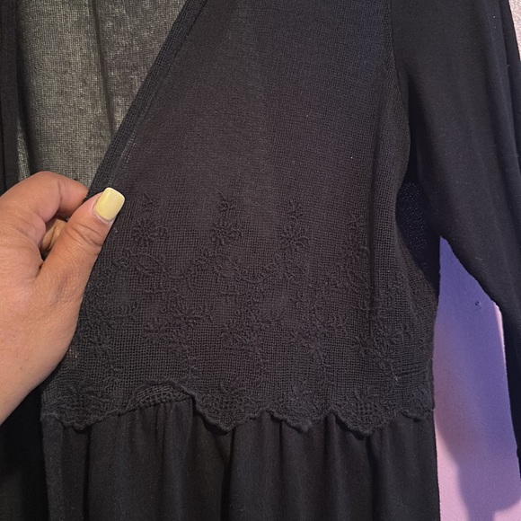 Black cardigan with flowers - Picture 2 of 3